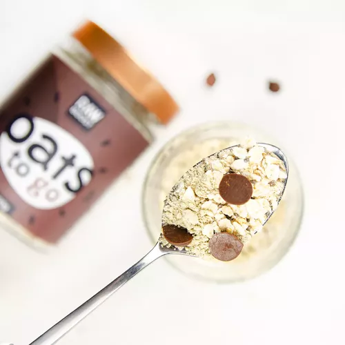 Oats To Go - Dark Chocolate ECO (Deliciu de ovăz cu semințe de chia, pudră de curmale și ciocolată neagră intensă) pentru iubitorii de ciocolată | 110g